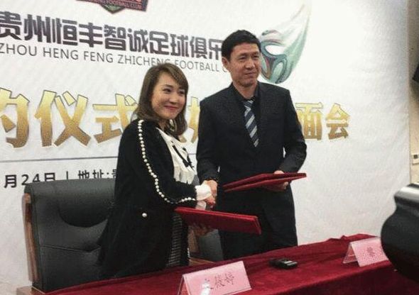 美女张开尿口让男人捅